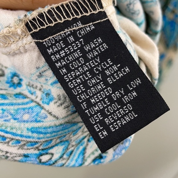 Unique Spectrum Paisley Print Lace Cut Out Sleeve Top - Picture 9 of 9